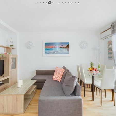 Apartment With Pool & Balcony Less Than 10Min Walk To La Mata Beach! Torrevieja Kültér fotó