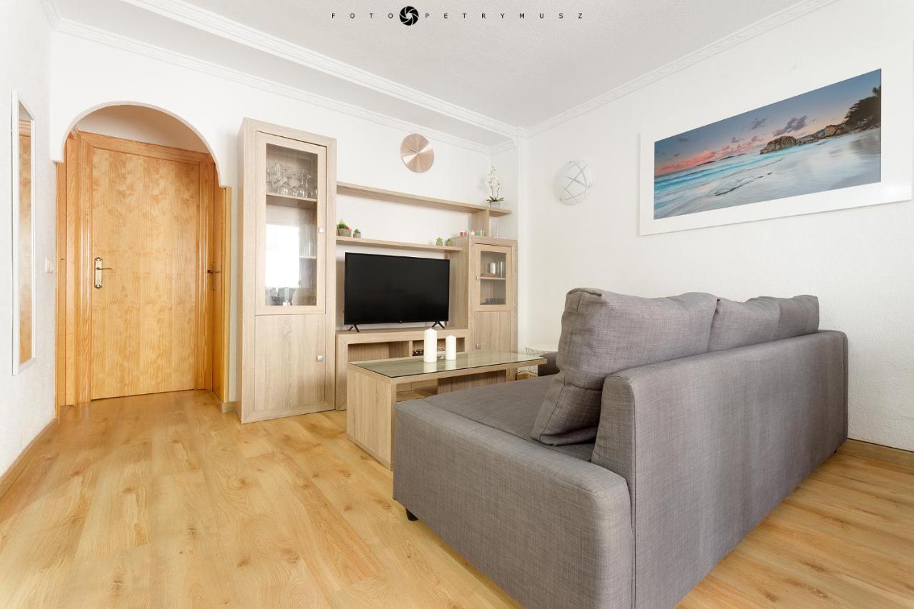 Apartment With Pool & Balcony Less Than 10Min Walk To La Mata Beach! Torrevieja Kültér fotó