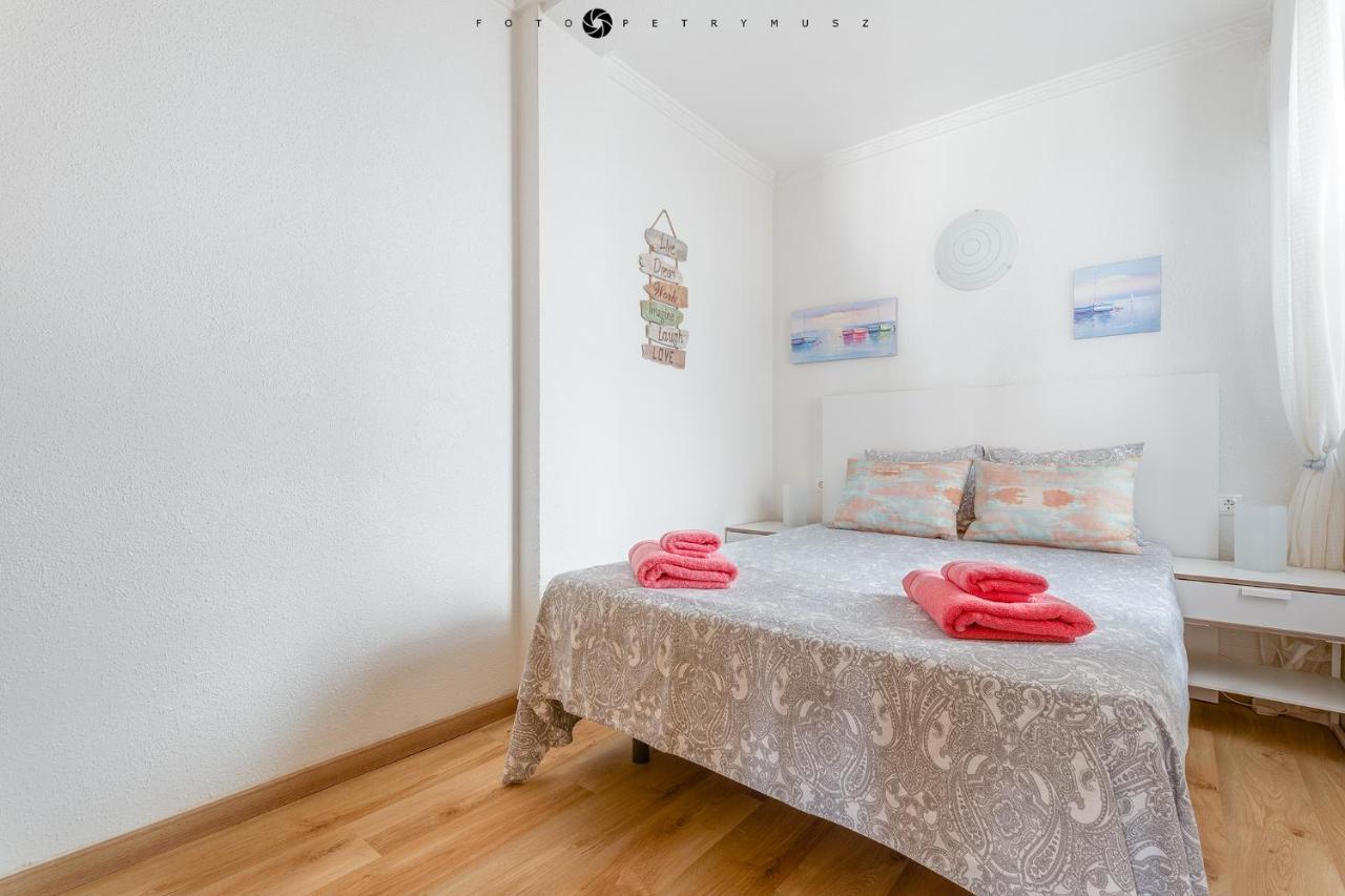 Apartment With Pool & Balcony Less Than 10Min Walk To La Mata Beach! Torrevieja Kültér fotó